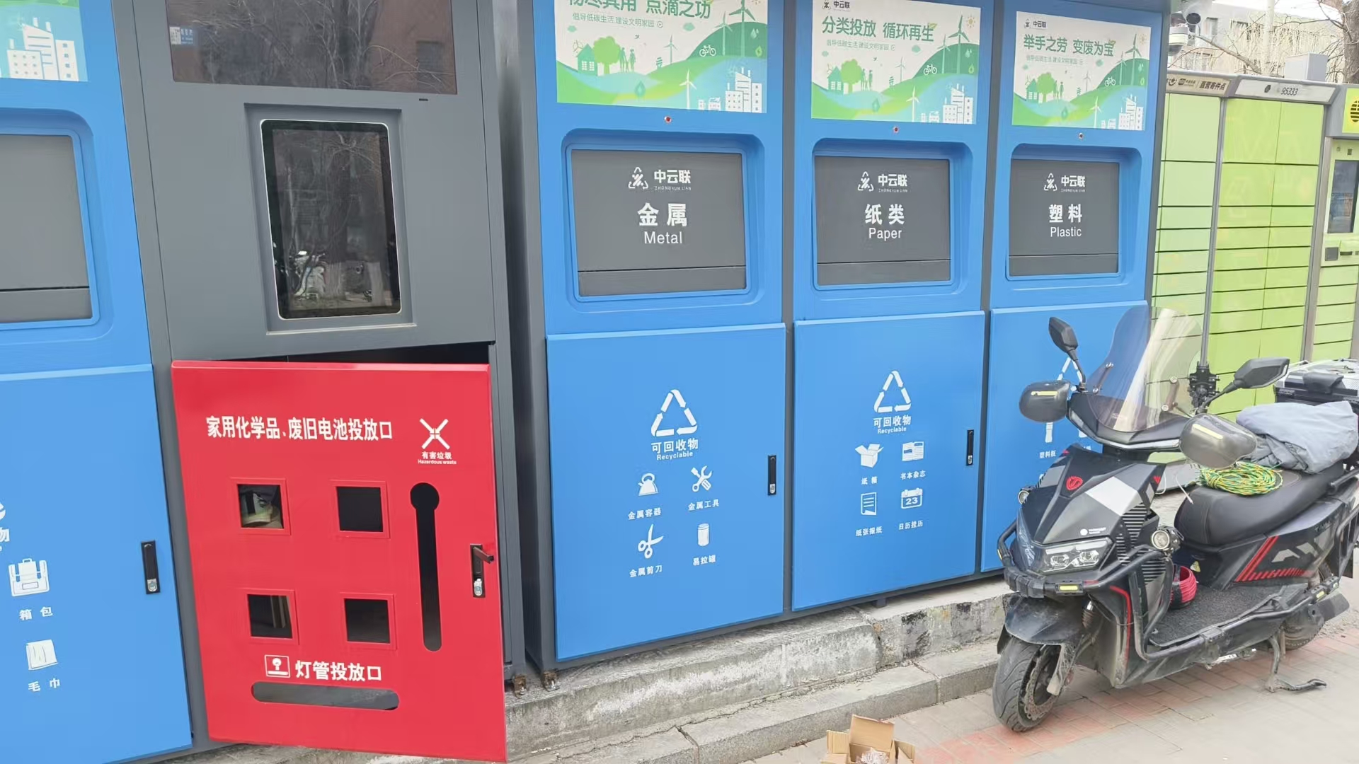 技术人员不定期现场维护箱体